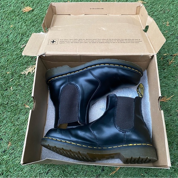 DOC MARTENS - 2976 SMOOTH LEATHER CHELSEA BOOTS SIZE 9 - Picture 9 of 11